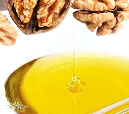 核桃油是采用核桃仁为原料，压榨而成的植物油。属于可食用油。核桃的油脂含量高达65%～70%，居所有木本油料之首，有“树上油库”的美誉。